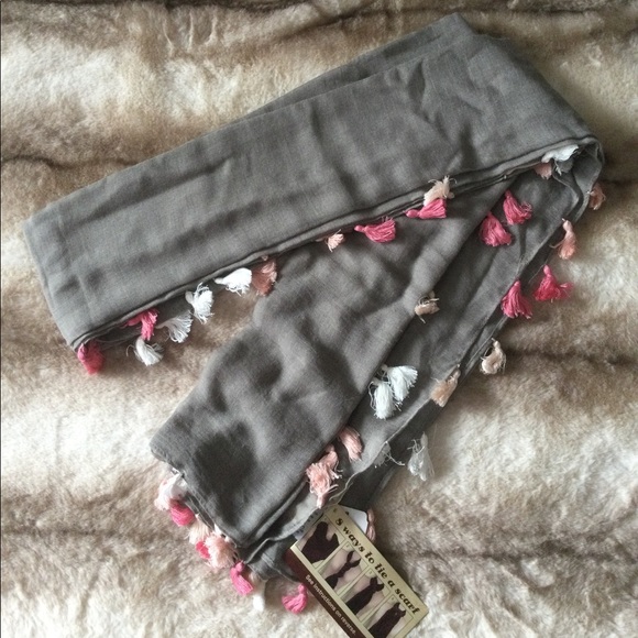 🆕 Anthropologie Gray Tassel Scarf 🌸🦚🌺 - Picture 1 of 5